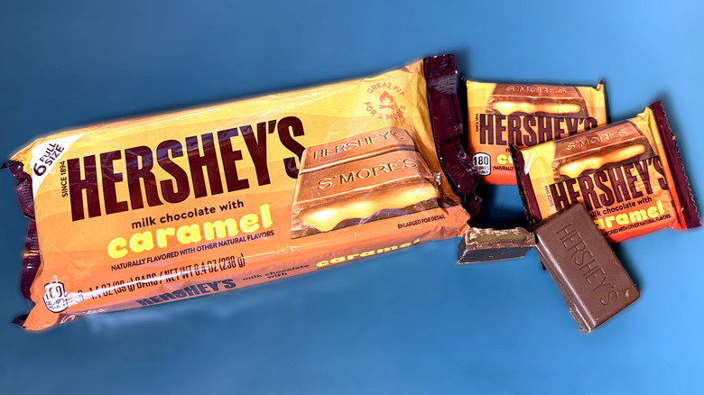 Pieces of Hershey's caramel chocolate bar with individual packages and whole package