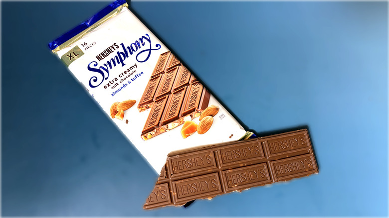 Piece of Hershey's Symphony bar in front of packaged bar