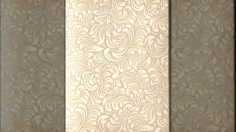 The "Damask Effect in Silver and Gold" wallpaper design
