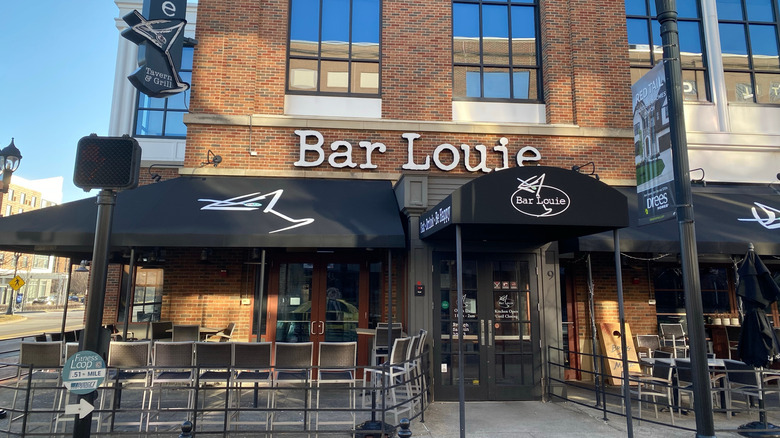 Bar Louie storefront