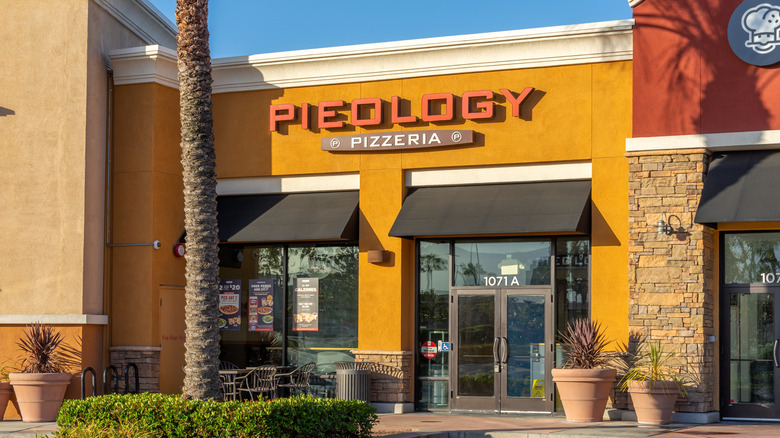 Pieology restaurant exterior