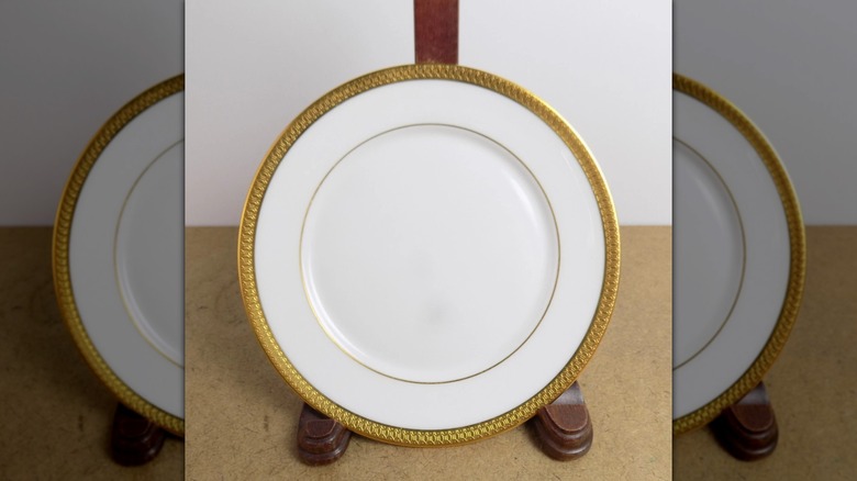 A plate with the Lenox Aristocrat pattern on a display stand