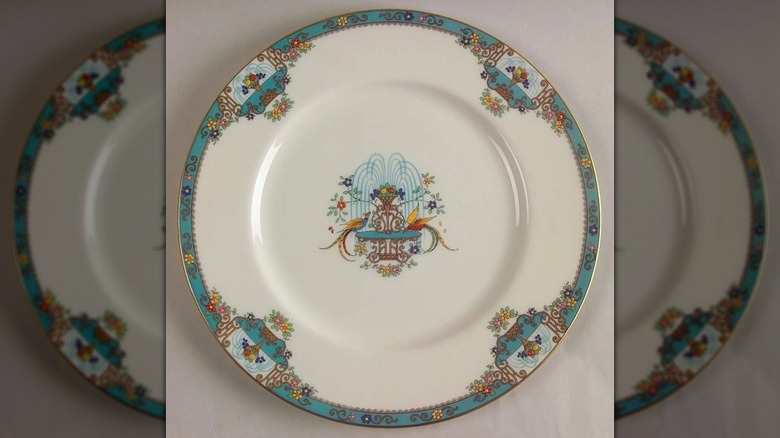 A plate with the Lenox Fountain pattern