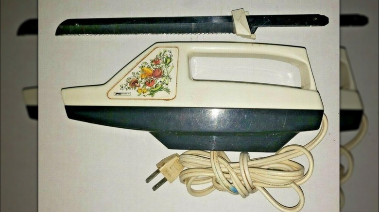 corded electric knife with vegetable motif