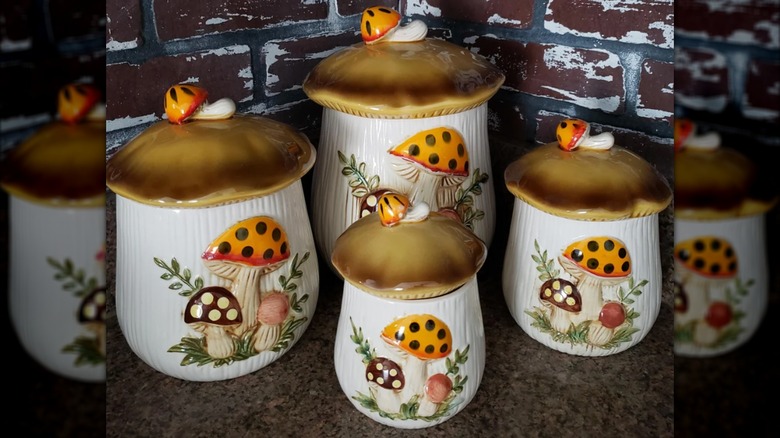 Jars with mushroom design and brown lids