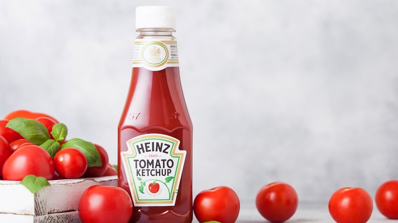 Heinz bottle and tomatoes 