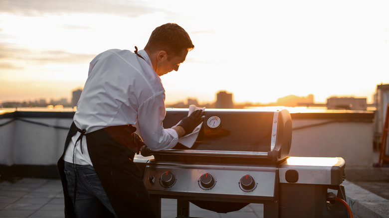 Grill cleaning on the rooftop
