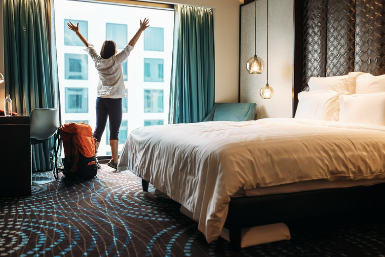11 Tricks Savvy Travelers Use to Save Money on Hotel Rooms