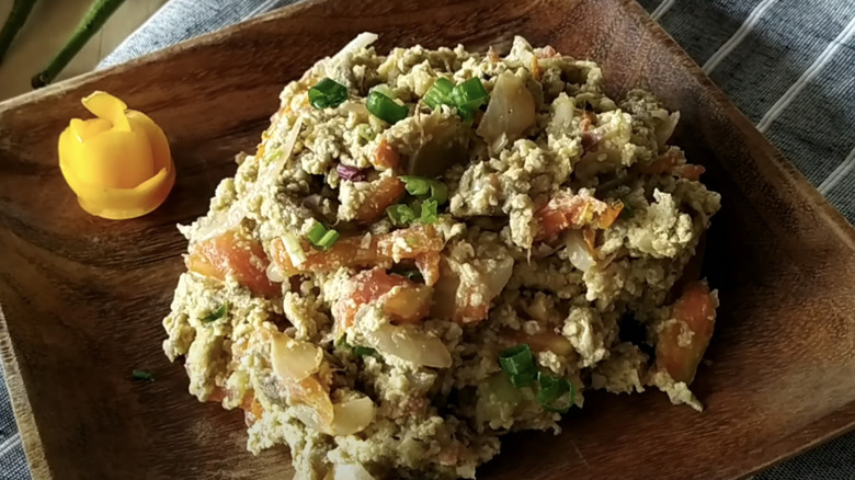 Wooden plate of poqui poqui