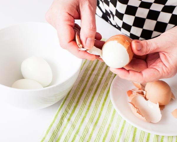 Peeling Eggs