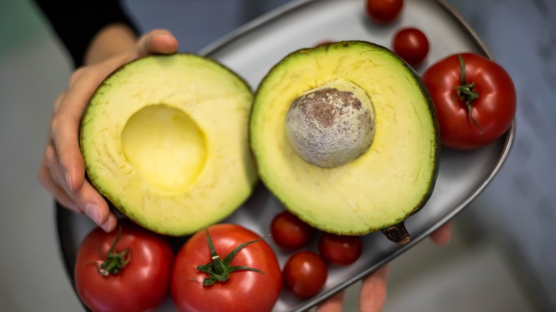halved reed on tray with tomatoes