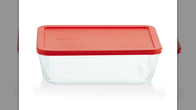 Pyrex Simply Store 11-cup glass food storage container on a white background