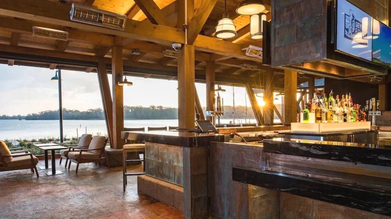Geyser Point Bar & Grill at Wilderness Lodge