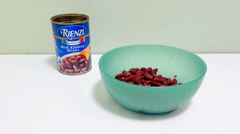 A can of Rienzi Red Kidney Beans next to a green bowl of kidney beans