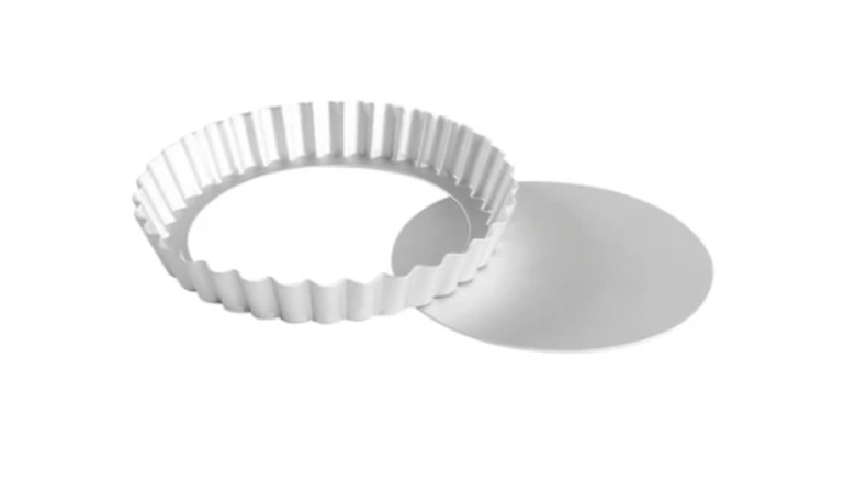 Tart/quiche pan with removable bottom with white background