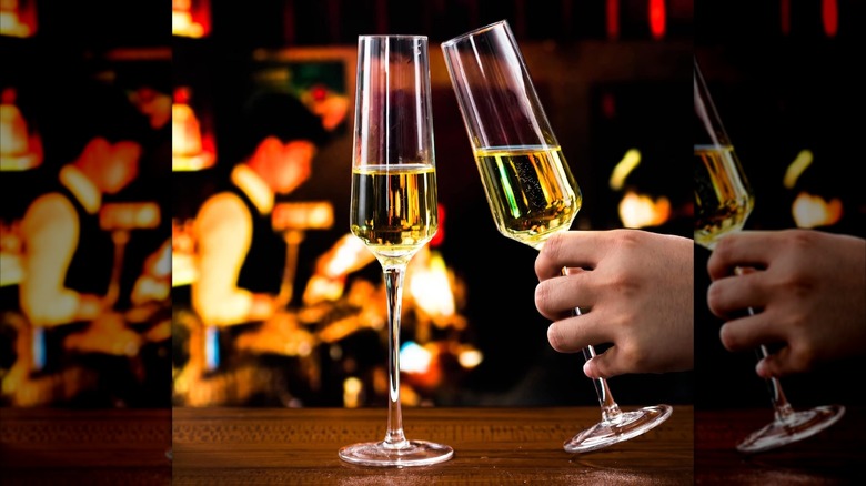 Product image of two BACLIFE Champagne Flutes