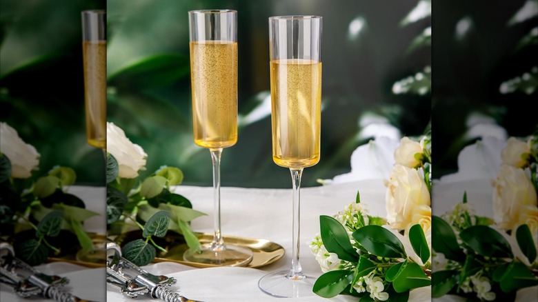 Product image of 2 filled Ciaell Plastic Champagne Flutes