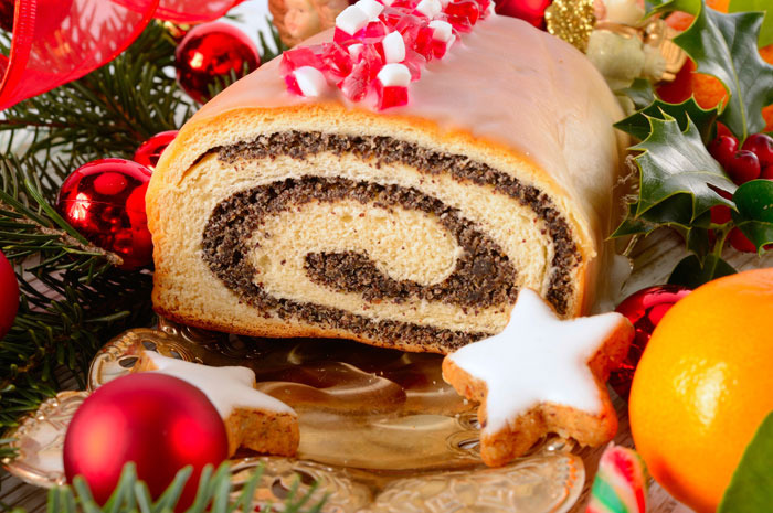12 Classic Christmas Cakes from Around the World