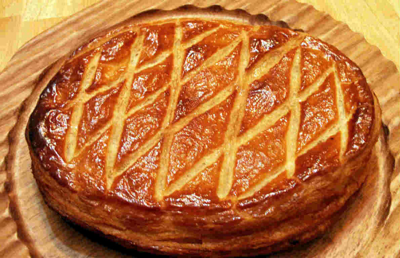 12 Classic Christmas Cakes from Around the World