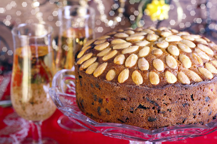 12 Classic Christmas Cakes from Around the World