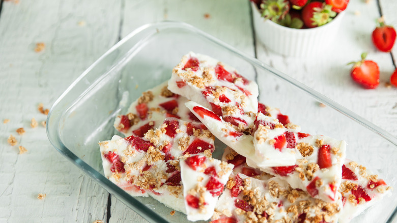 strawberry frozen yogurt bark