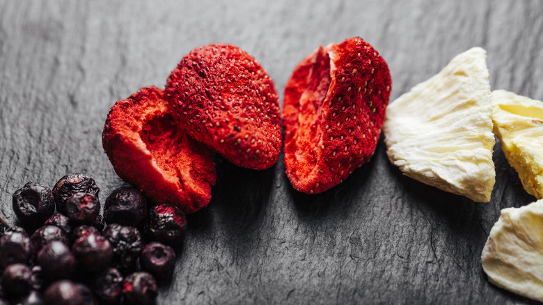 Freeze-dried fruit selection