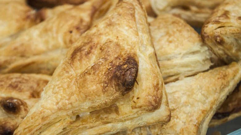 Cooked puff pastry triangles