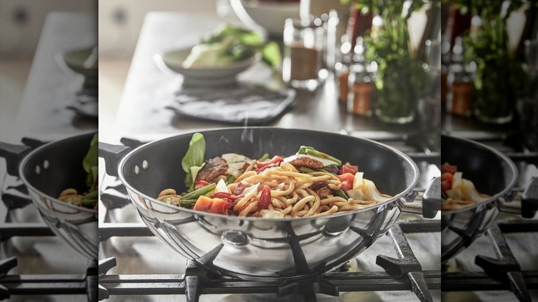 MIDDAGSMAT stainless steel wok on stovetop with food