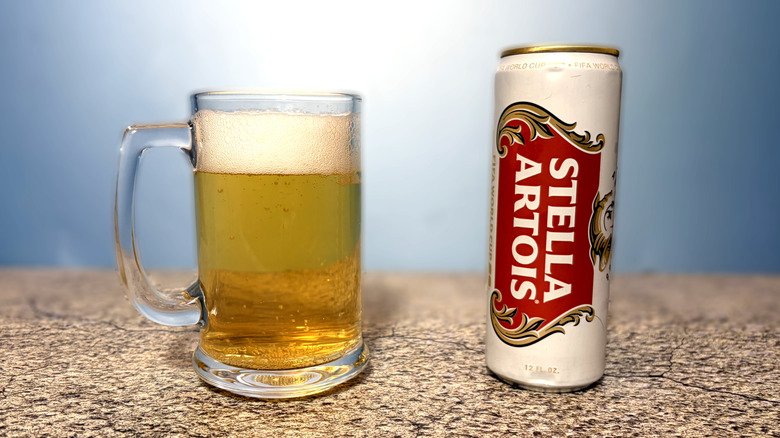 glass and can of Stella Artois beer