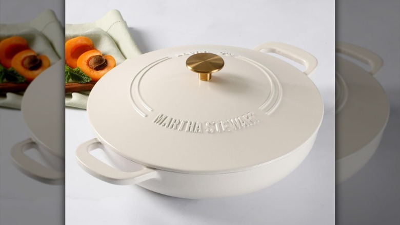 3.5-quart dutch oven with lid on