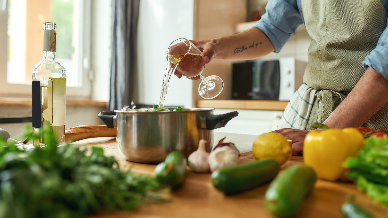 12 Mistakes You Might Be Making When Cooking With Wine - Vimarsana News