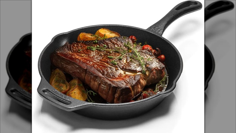 Product image of the Petromax pre-seasoned cast-iron skillets with long handles