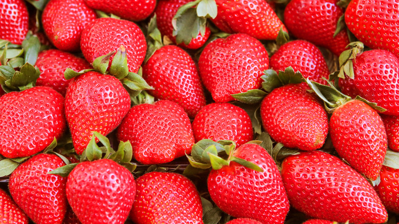 pile of strawberries