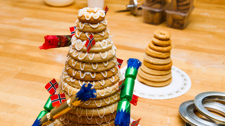 Kransekake with a Norwegian flag