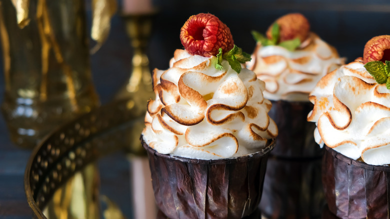 Champagne cupcakes with raspberries
