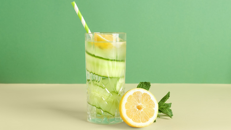 White linen cocktail with sliced cucumbers and lemons