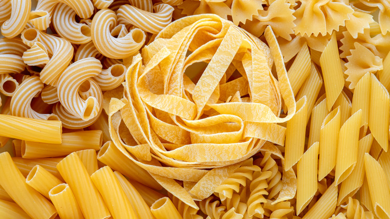 Several dried pastas