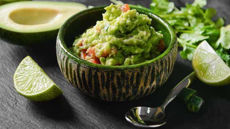 Guacamole in bowl