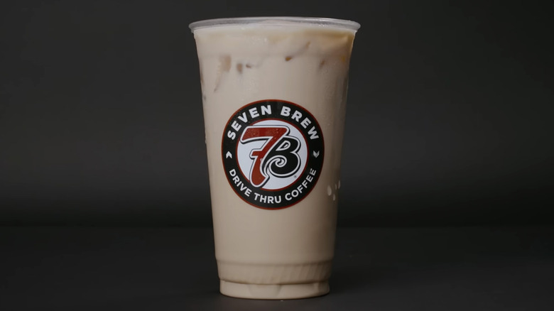 A 7 Brew Blondie in a to-go cup