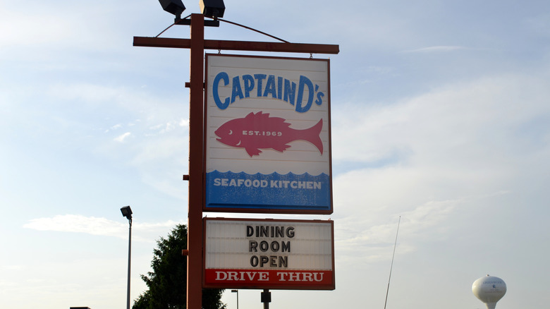 Captain D's restaurant sign