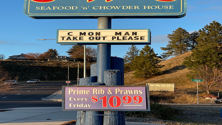 Skippers Seafood and Chowder House restaurant sign