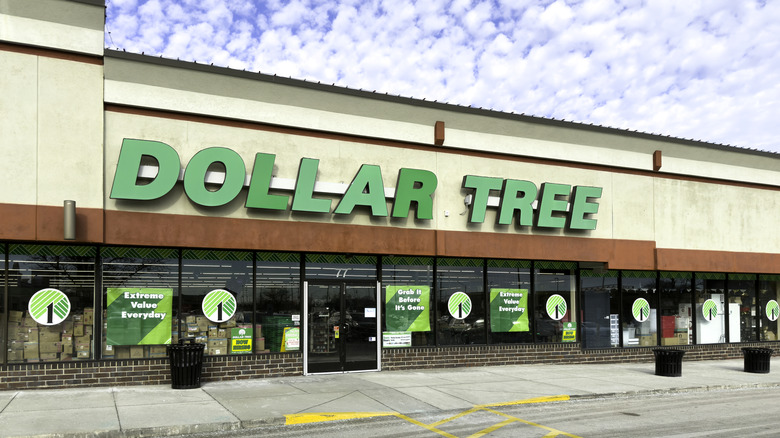 Dollar Tree exterior