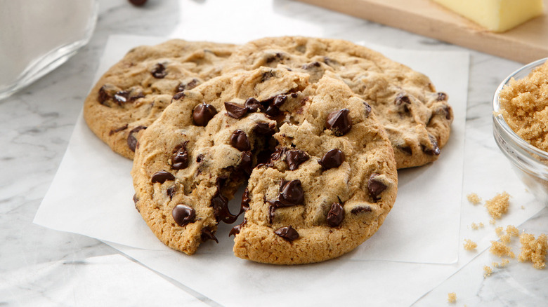 Chocolate chip cookies on napkins