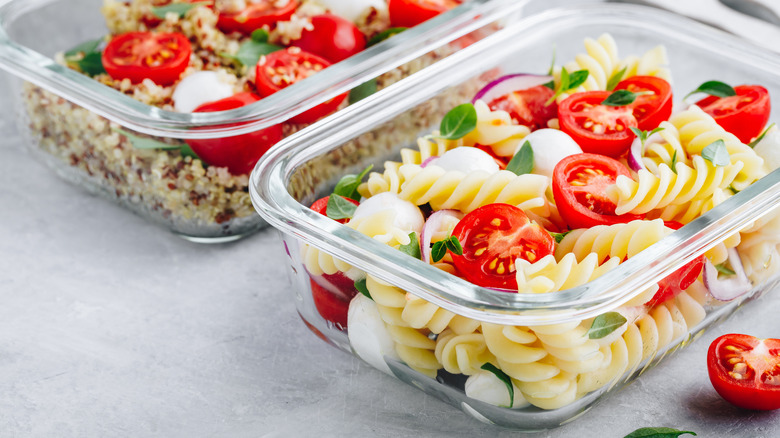Pasta salad meal prep