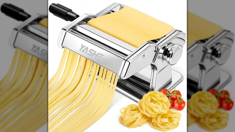 YASHE Pasta Maker on a white background, next to noodles and tomatoes