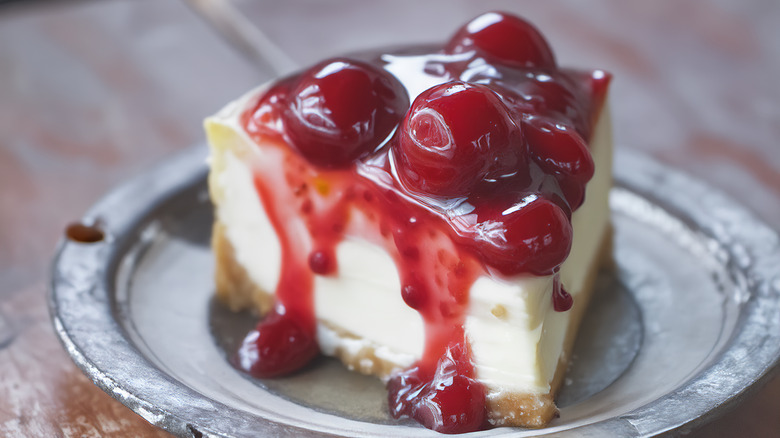 Classic New York cheesecake