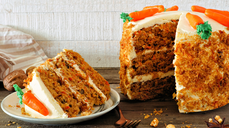 Whole carrot cake with slice