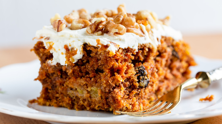 Nut and raisin carrot cake