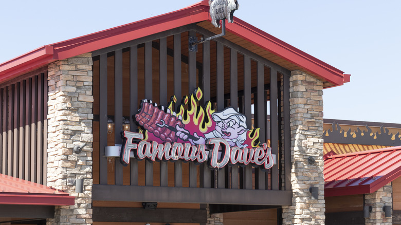 Famous Dave's storefront