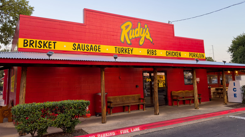 Rudy's Country Store and Bar-B-Q exterior